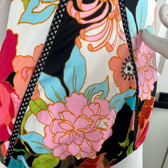 Time And Tru Halter Woman’s Swimsuit One Piece Tropical Print Size 16W - Picture 7 of 13